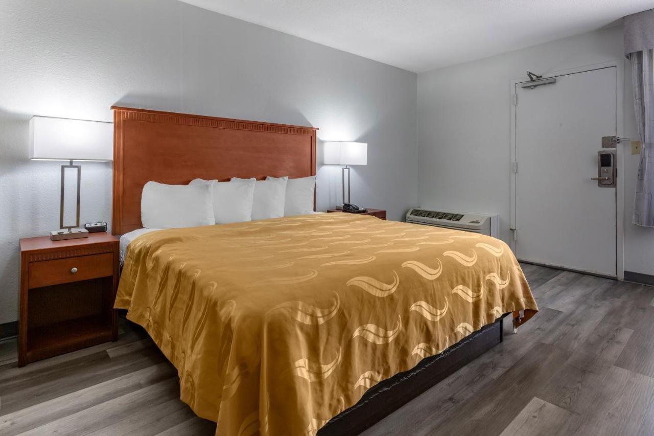 Quality Inn Fayetteville Near Fort Bragg Kültér fotó