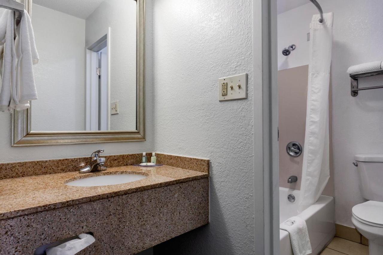 Quality Inn Fayetteville Near Fort Bragg Kültér fotó